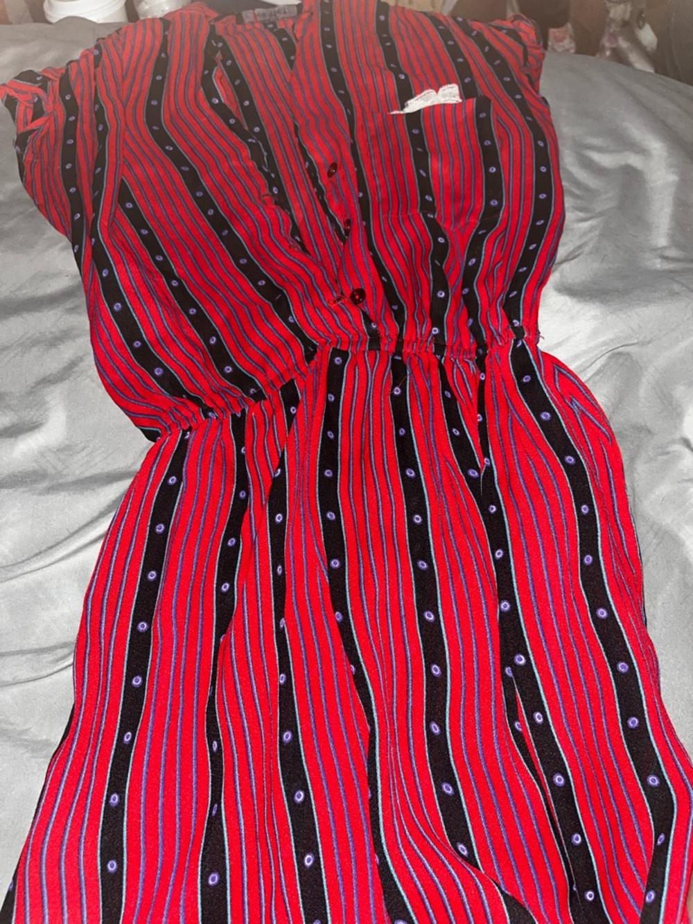 Vintage 76’ Red Striped Button-Front Women's Dress Pin 🆙